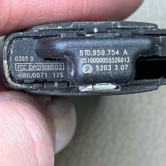 Audi Q5 Key Fob Remote Keyless 4 Button - Picture 7 of 7